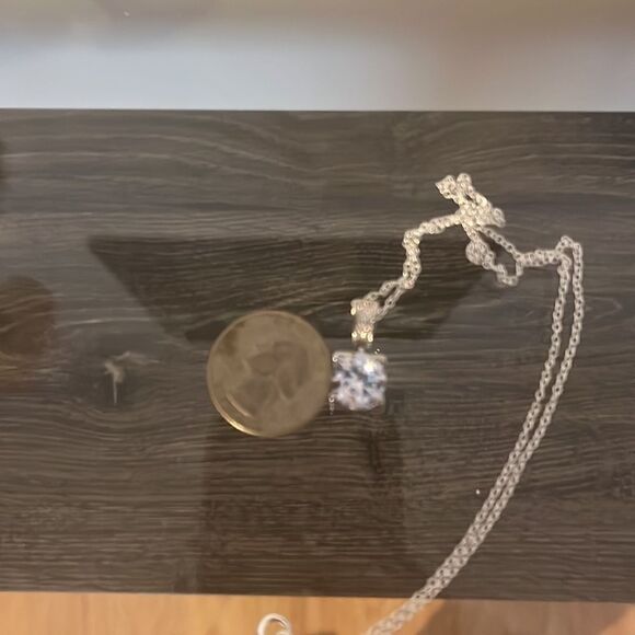 The Solitaire Stunner Pendant Necklace in 925 silver - Picture 8 of 8